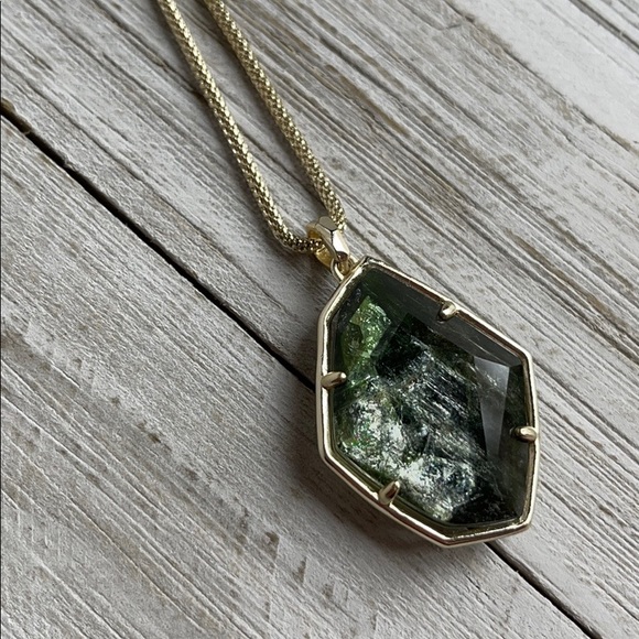 Kendra Scott Jewelry - Kendra Scott Kalani Sage Mica Glass Necklace NEW